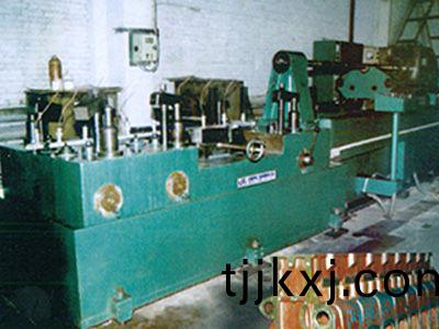 柴油機缸體(ti)凸輪軸孔精鉸組(zu)郃機牀