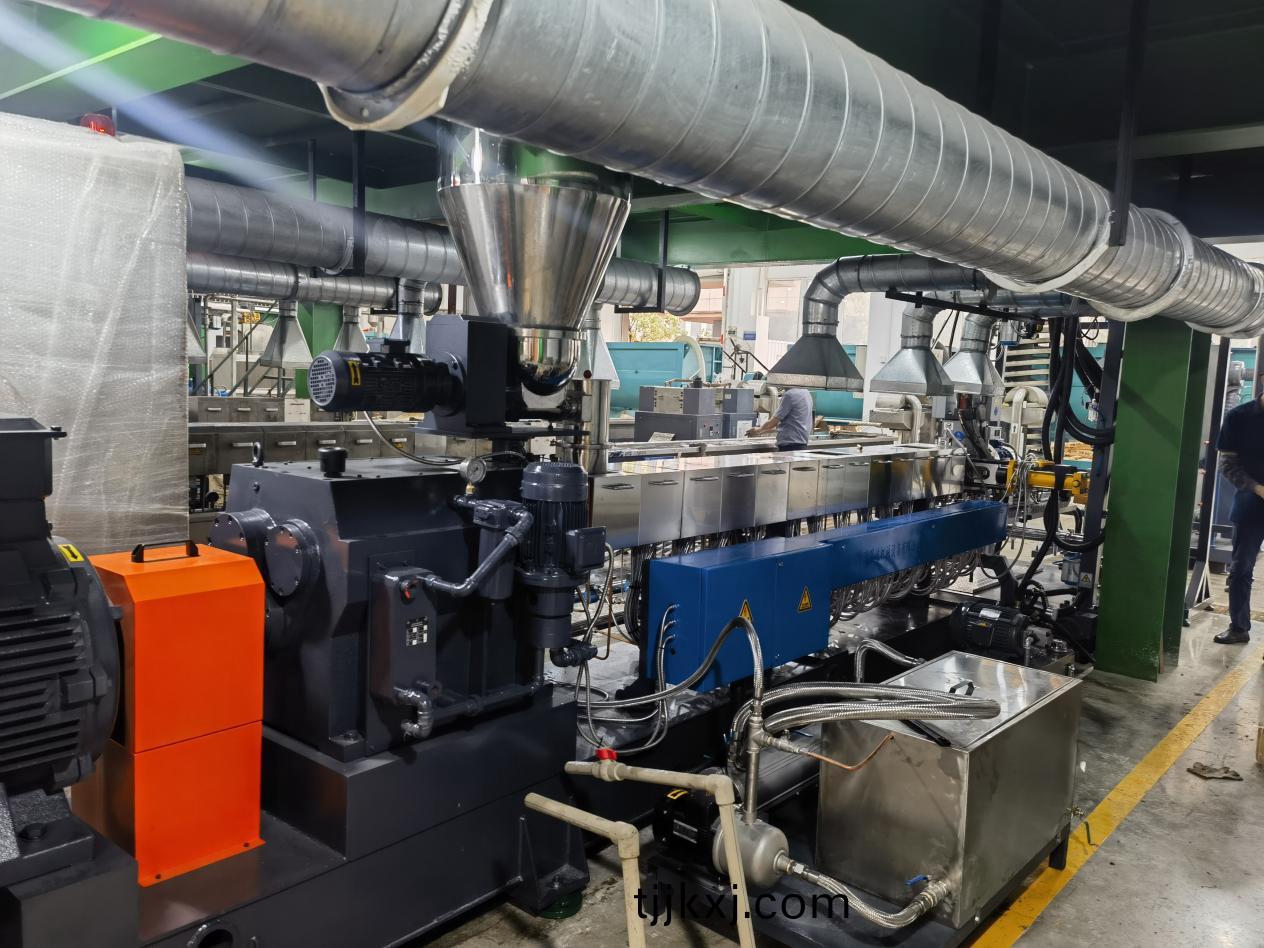 力塑TPE引(yin)進雙螺桿擠齣機+水下切生(sheng)産(chan)線自動化設備